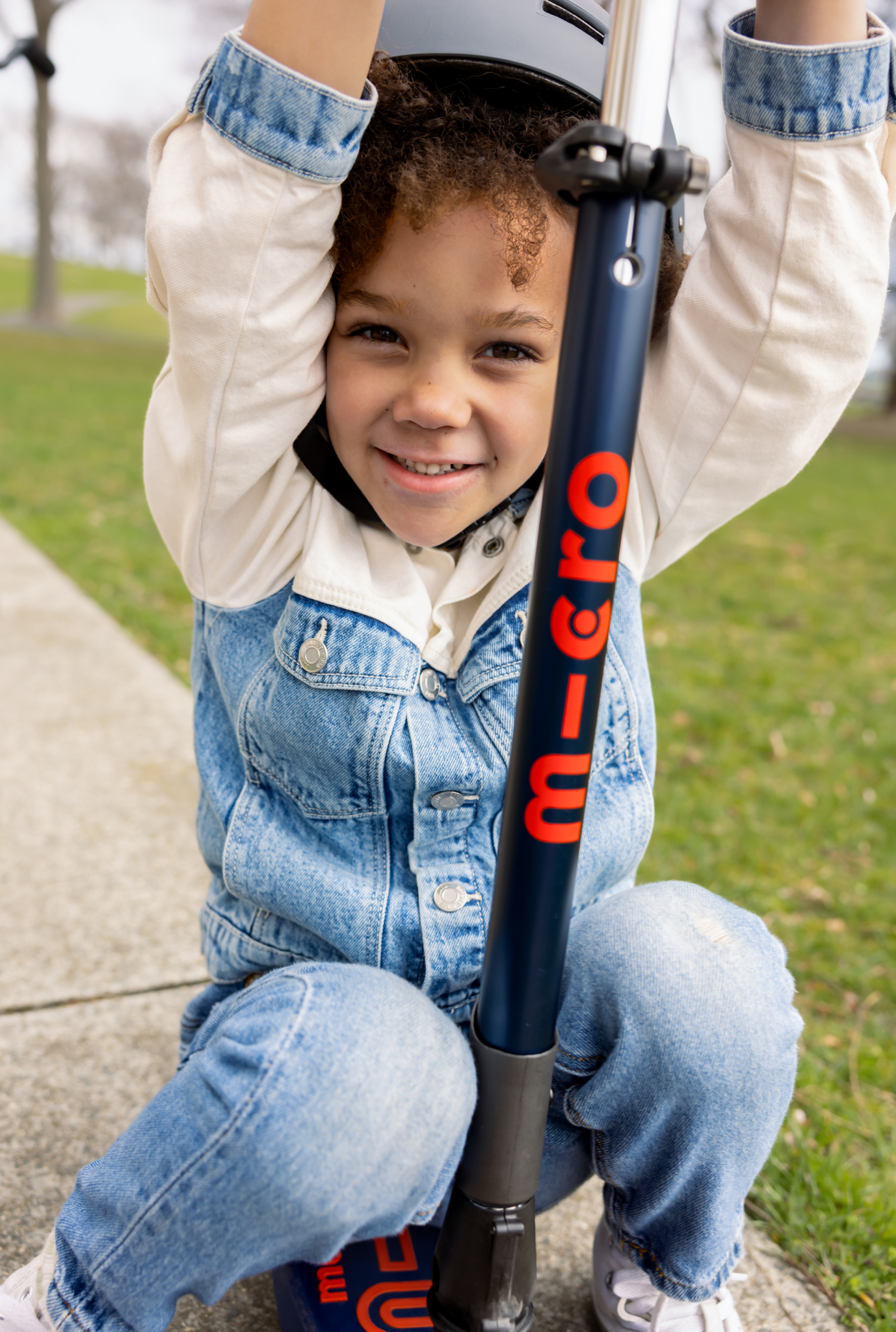 Micro Maxi Foldable LED Scooter
